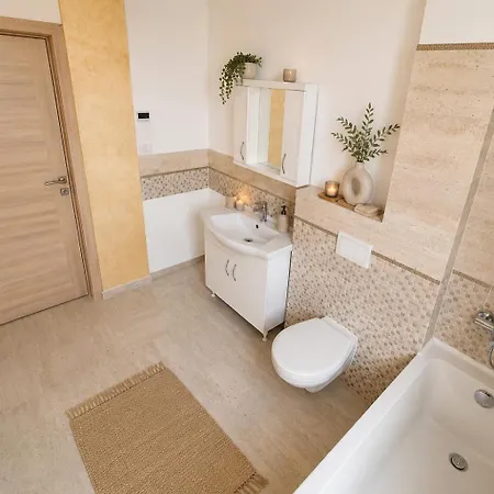 Apartment Jafar 9 - Spacious 1-bedroom With Balcony *
